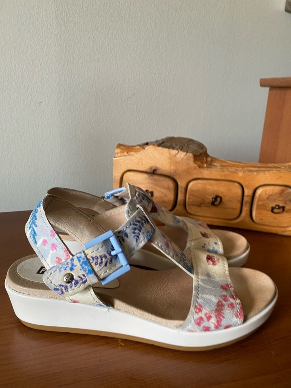 PIKOLINOS Floral T Strap Sandals - Picture 3 of 7